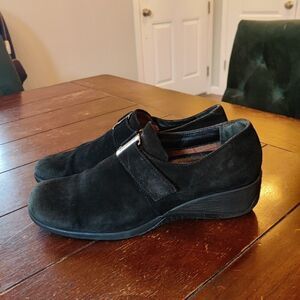 𝅺aquatalia black suede loafers wedge heel silertone hardware size 8.5